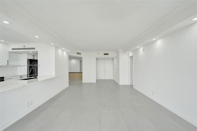 Building Photo - 20281 E Country Club Dr