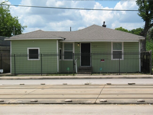 Primary Photo - 2610 Scott St