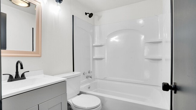 Building Photo - Updated 3 Bedroom Rental $1100/Month