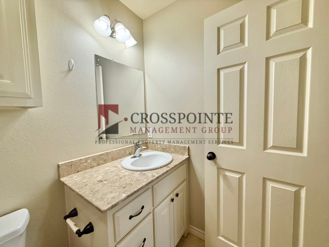 Building Photo - Tour Today! Two Bedroom, Two Bathroom Duplex!