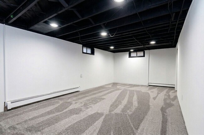 Building Photo - Beautifully Updated 3-Bedroom Home with Finished Basement & Spacious Backyard in Prime Royal Oak ...