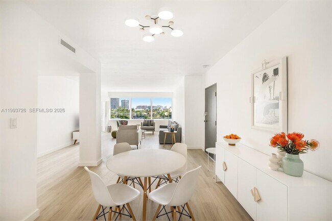 Building Photo - 9881 E Bay Harbor Dr