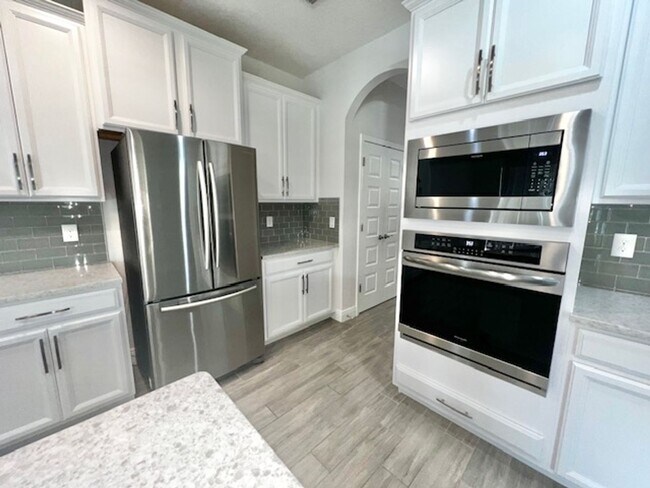 Building Photo - SPECTACULAR MODERN HOME!!Relaxing water views from the back of this beautiful home- MOVE IN Septe...
