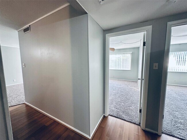 Building Photo - 601 W 11th St