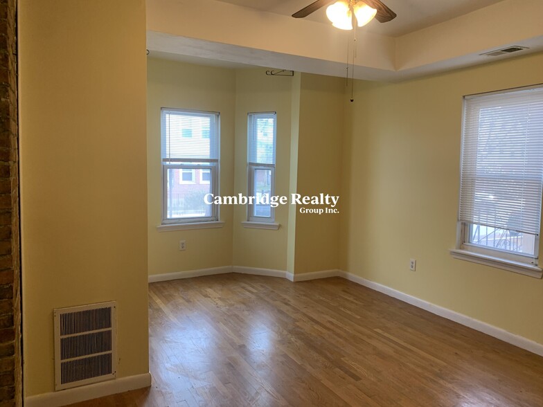Primary Photo - 169 Windsor St