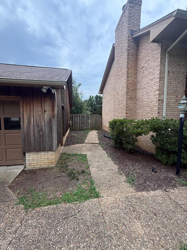 Building Photo - 602 Galveston Rd