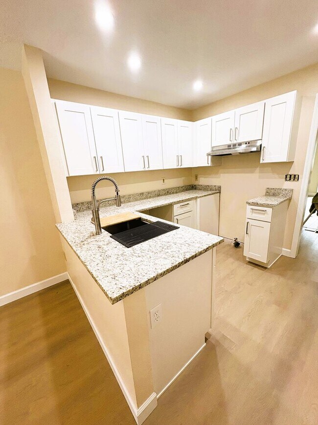 Building Photo - 519 Carambola Ave