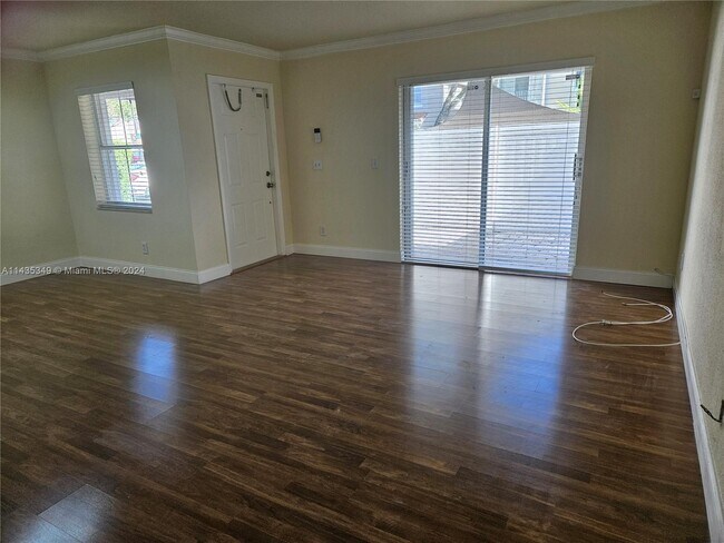 Building Photo - 12611 SW 54th Ct