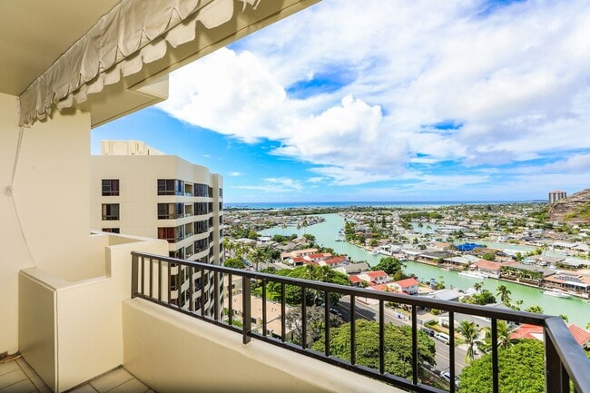 Building Photo - Naniwa Gardens - 1 bdrm/1 bath/1 covered p...