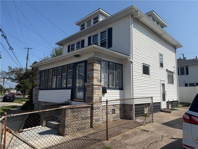 Primary Photo - 318 Camp St