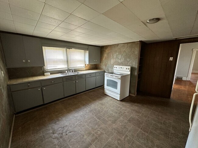 Building Photo - 227 Orange St