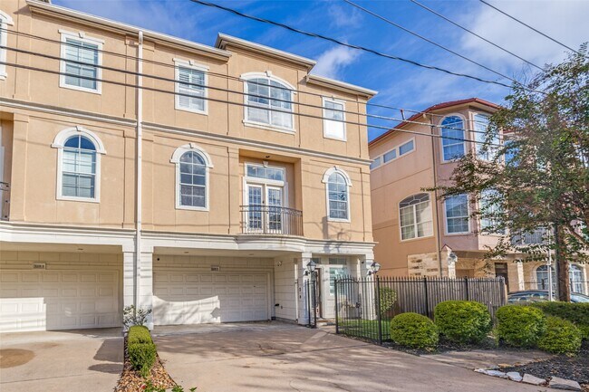 Building Photo - 5208 Blossom St