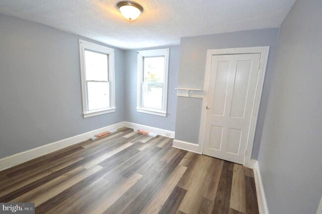 Building Photo - 201 York St