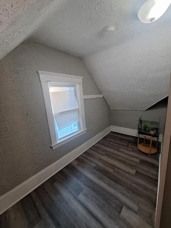 Building Photo - 2355 E 86th St