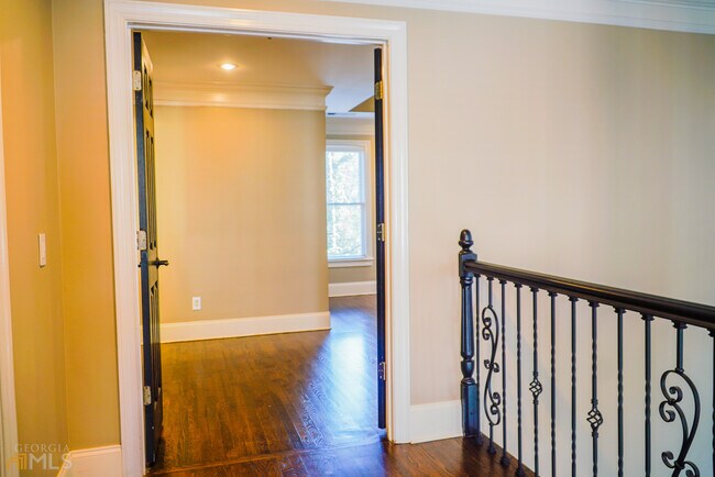 Building Photo - 1127 Ashton Bluff Dr NE