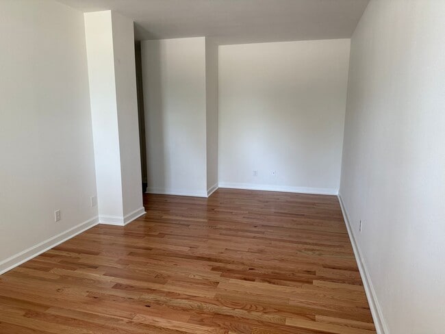 Building Photo - 5630 Pershing Ave