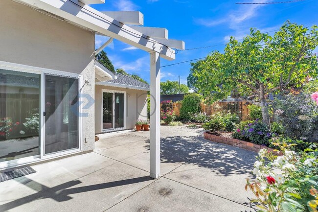 Building Photo - 500 Middlesex Rd