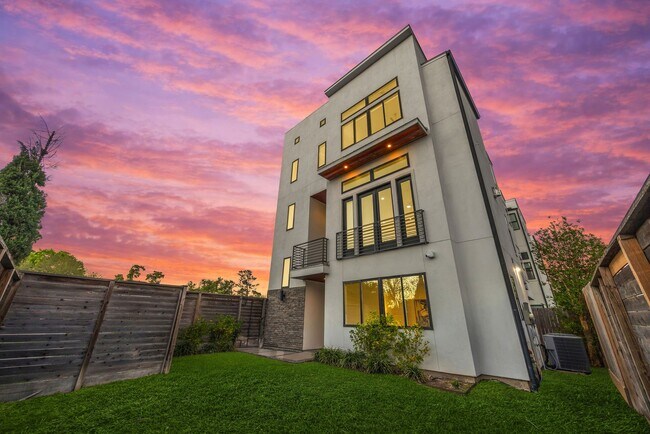 Building Photo - 7327 Shadyvilla Pointe Dr