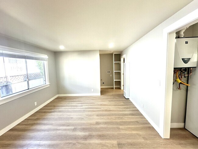 Building Photo - 3808