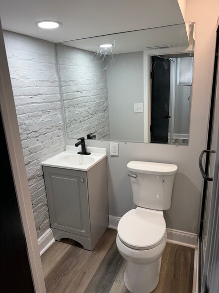 Building Photo - 3325 E Monument St