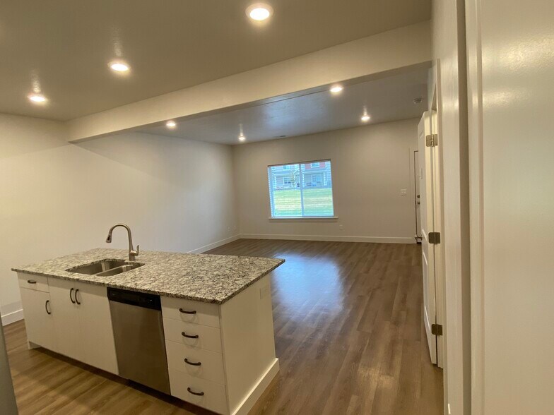 Building Photo - 383 S 1540 E