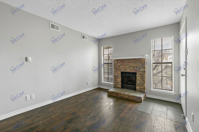 Building Photo - 9520 Royal Ln