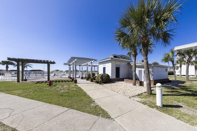 Building Photo - 400 Plantation Rd