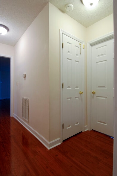 Building Photo - 204 Turnbrook Ln