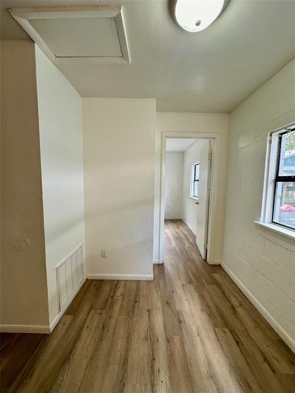 Building Photo - 647 NE Waldo Rd