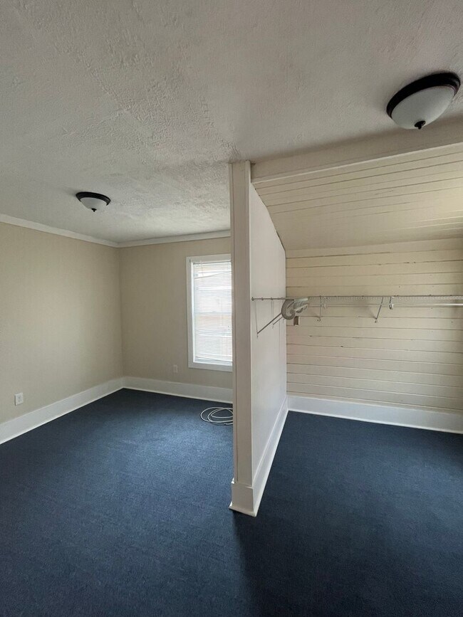 Building Photo - 12 Madison St