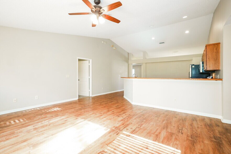 Building Photo - 313 Johns Glen Dr