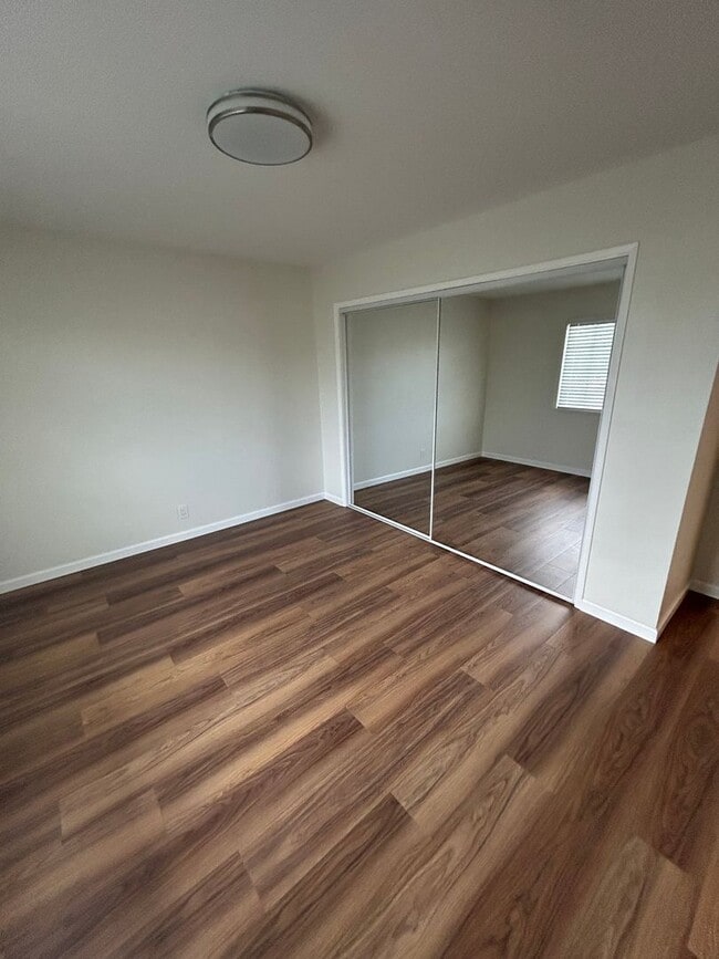 Building Photo - 852 Glenwick Ave