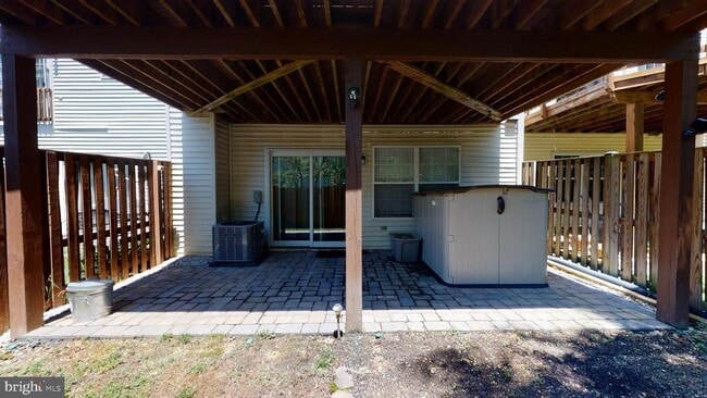 Building Photo - 719 Summertime Dr