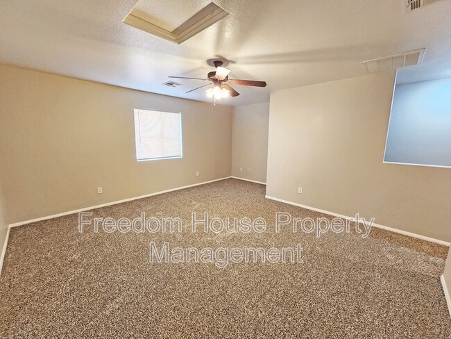Building Photo - 200 S Mount Charleston Dr E