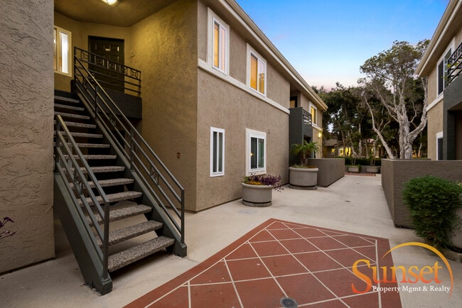 Building Photo - 7565 Charmant Dr