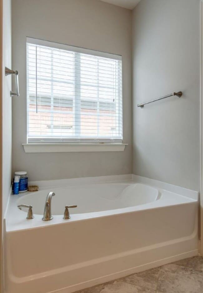 Building Photo - 3-bedroom, 2.5-bath home with a 2-car garage in the sought-after Gateway Village community of Fra...