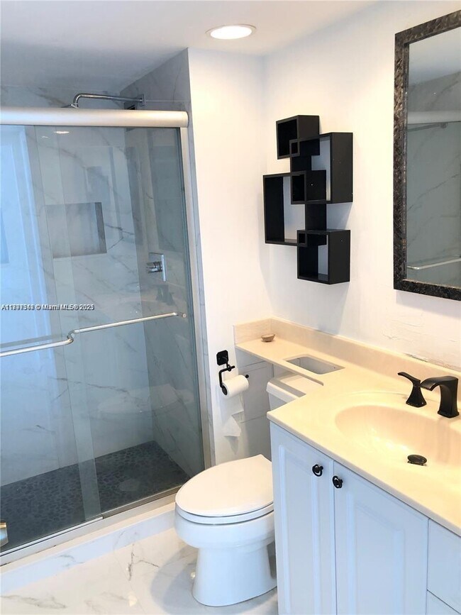 Building Photo - 18021 Biscayne Blvd