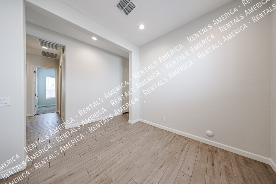 Building Photo - 2131 East Charlotte Dr