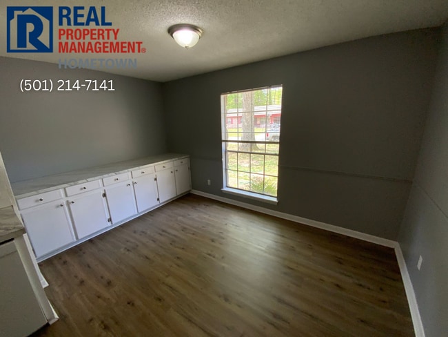 Building Photo - 4013 Wooddale Dr