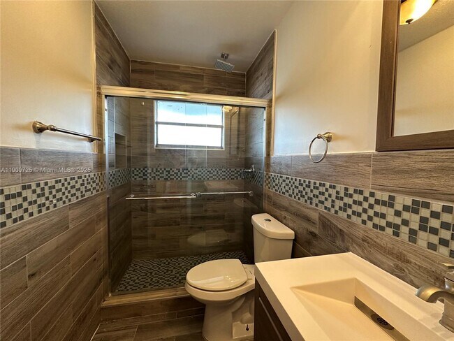 Building Photo - 108 NW 2nd Ave