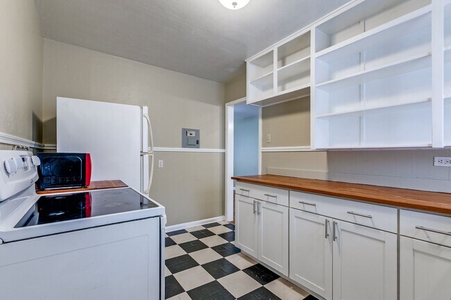 Building Photo - 229-N