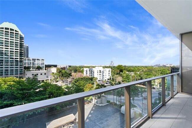 Building Photo - 2678 Tigertail Ave