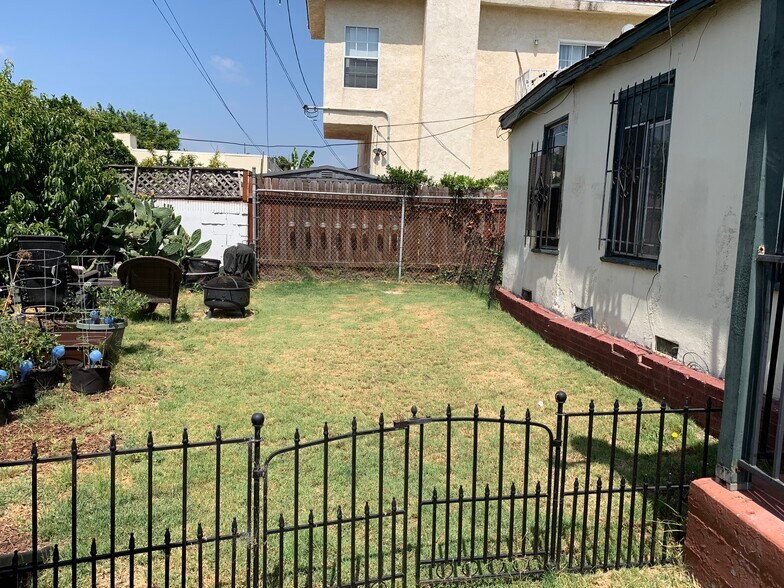 Building Photo - 2209 S Ridgeley Dr