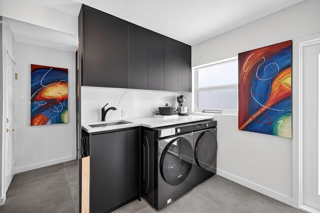 Building Photo - 2720 NE 59th St