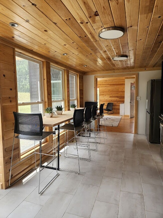 Building Photo - Long Realty & Property Management - Very Beautiful Cabin Close to Ski Resorts