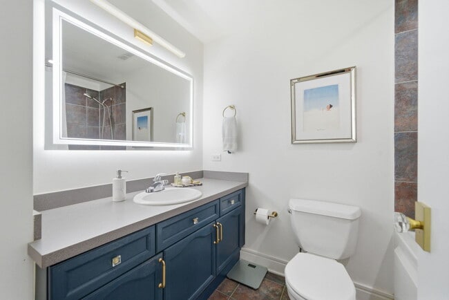 Building Photo - 212 W Washington St