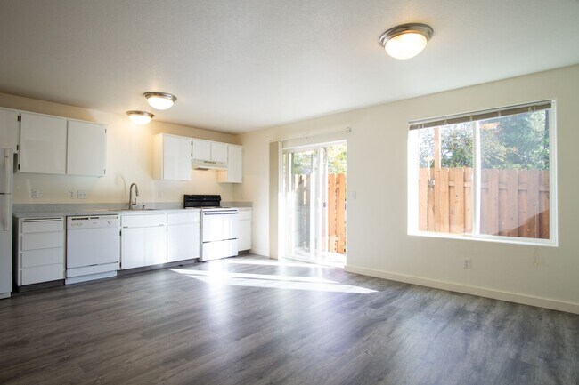 Building Photo - Garden Level 1 Bdr w/ Private Patio & FREE RENT Ready Now!