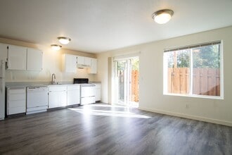 Building Photo - Garden Level 1 Bdr w/ Private Patio & APPS...