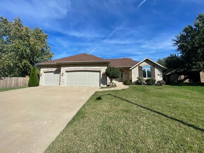 Very spacious 3 bed 2 bath 3 car garage! ... - Very spacious 3 bed 2 bath 3 car garage!  ...