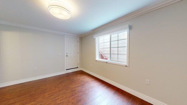 Building Photo - 330 Los Palmos Dr